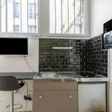 Апартаменты Studio Cosy Porte De Ouen - Paris *